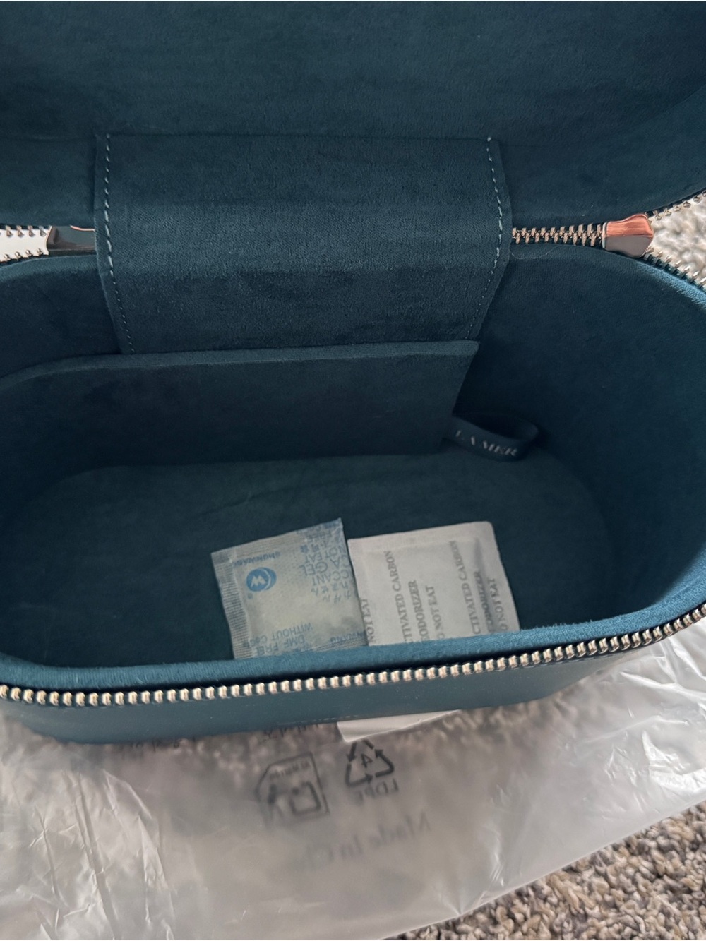 La Mer The Celestial Medium Vanity Cosmetic Bag – Teal - Picture 5 of 5